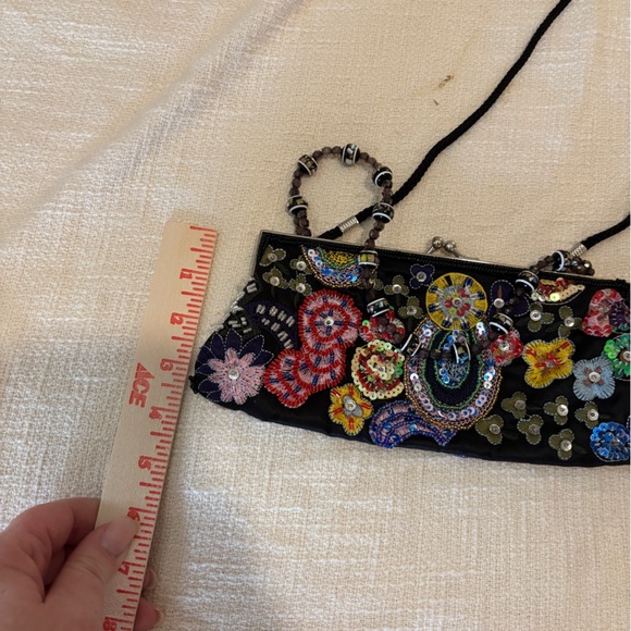 Le Régale Embroidered Floral Beaded Clutch with Beaded Strap & Clasp Close - Picture 7 of 8